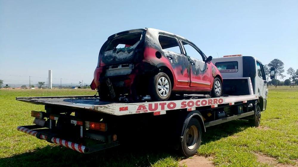 Motorista de aplicativo tem carro roubado e veículo é queimado em Marília